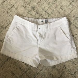 White khaki shorts - Old Navy